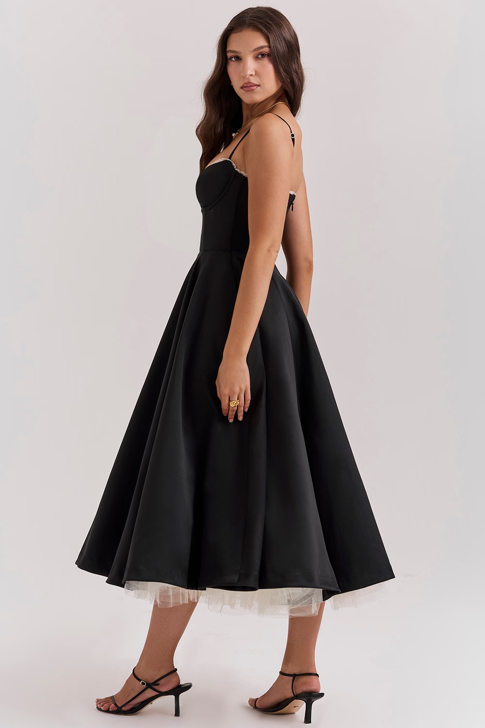 Lilotte | Tailliertes Kleid mit Spaghetti-Trägern