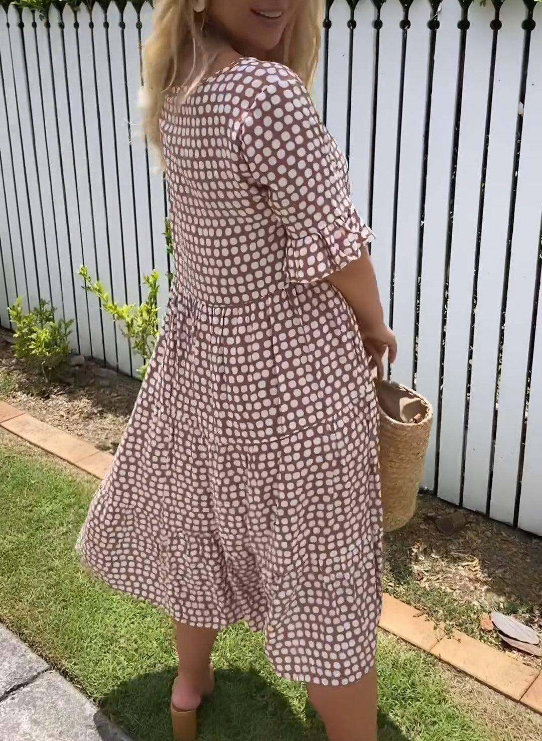 Elegantes Midi-Kleid mit kurzen Ärmeln