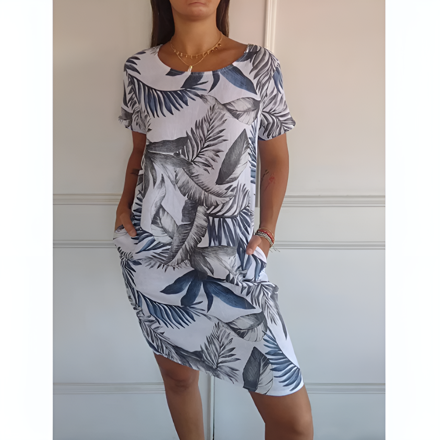 FELAS I LÄSSIGES BEDRUCKTES KLEID