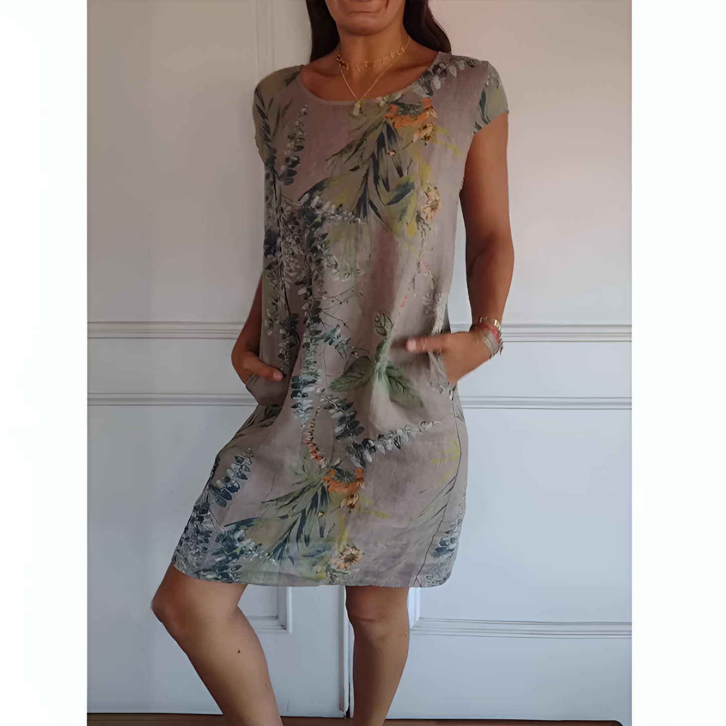 FELAS I LÄSSIGES BEDRUCKTES KLEID