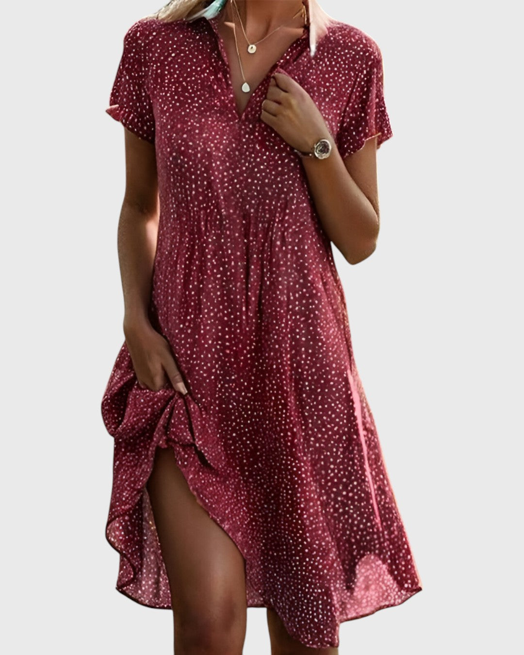 Leichte Punktekleid mit schickem Kragen