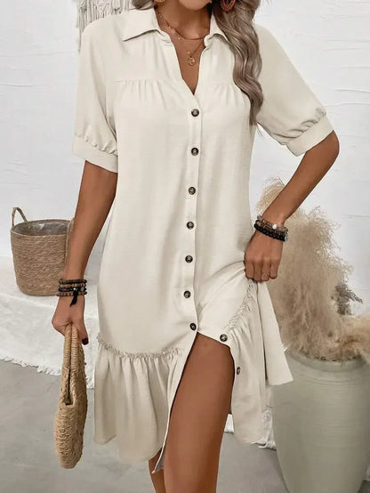 Aliyah – Knopfverschluss Kleid mit Rüschensaum