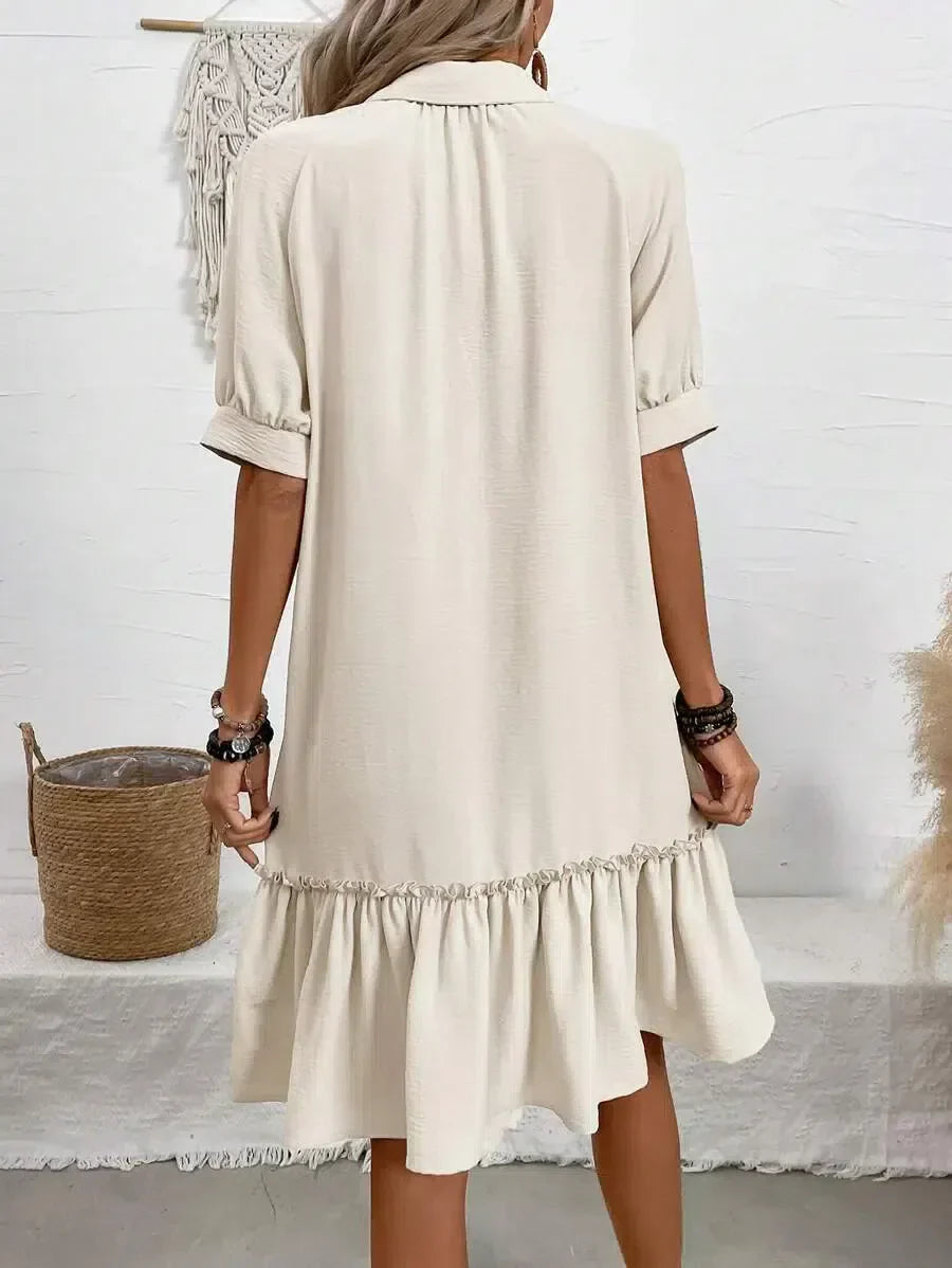 Aliyah – Knopfverschluss Kleid mit Rüschensaum