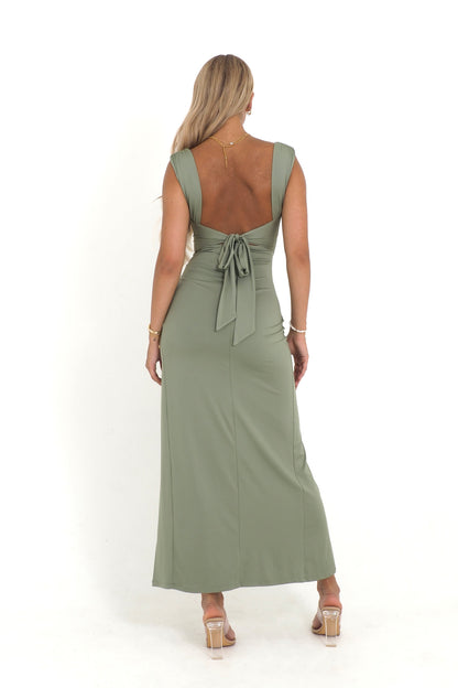 NELA I MIDIKLEID MIT SCHLITZ