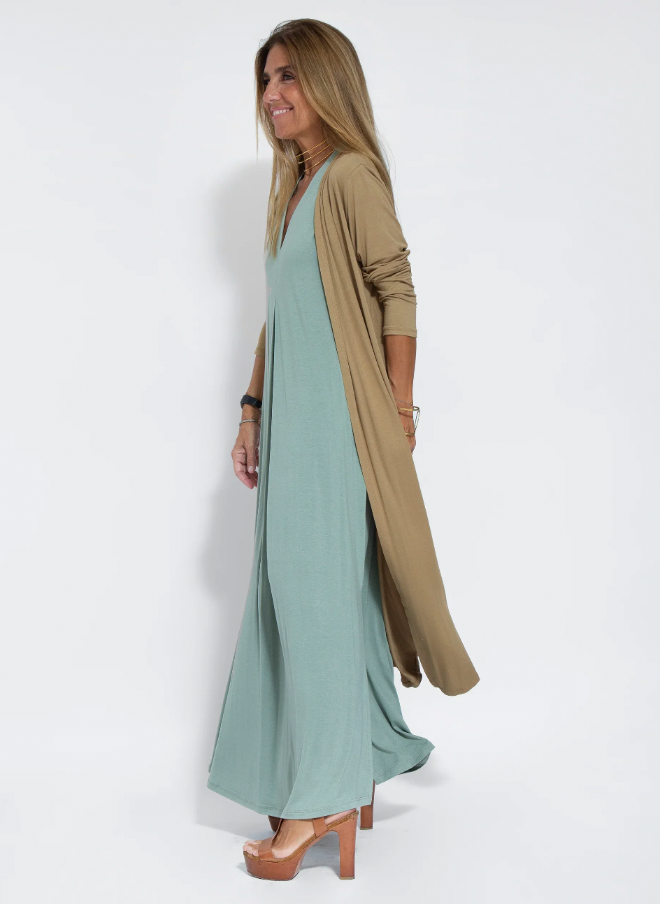 Solania - Ensemble bestehend aus einem langen, figurformenden Kleid und einer Weste