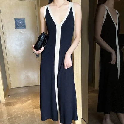 Ino | Ärmelloses Kleid mit V-Ausschnitt