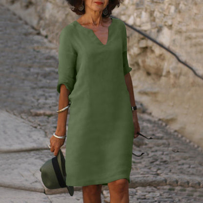 Zeitlose V-Ausschnitt-Kleid mit schmeichelhaftem Schnitt