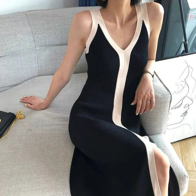 Ino | Ärmelloses Kleid mit V-Ausschnitt