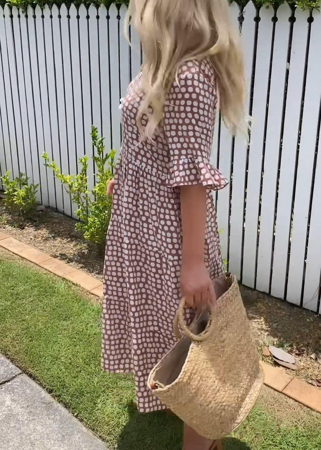 Elegantes Midi-Kleid mit kurzen Ärmeln