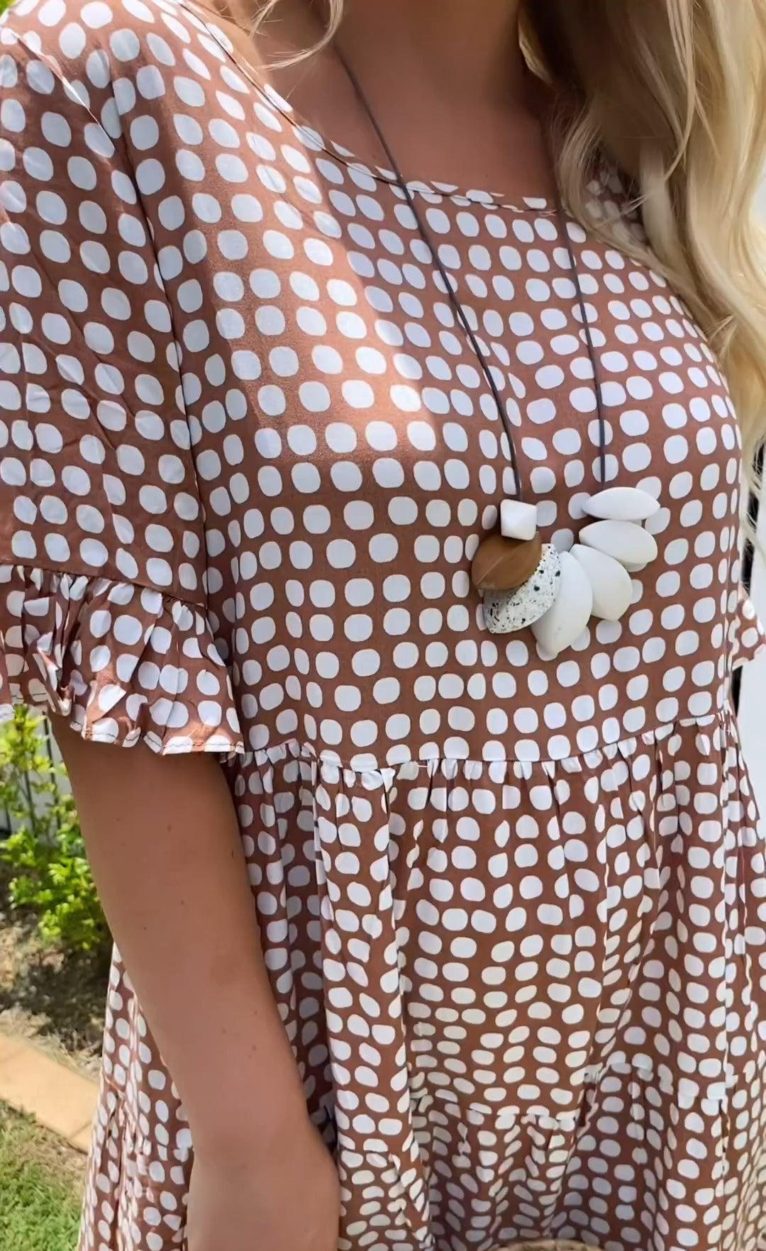 Elegantes Midi-Kleid mit kurzen Ärmeln