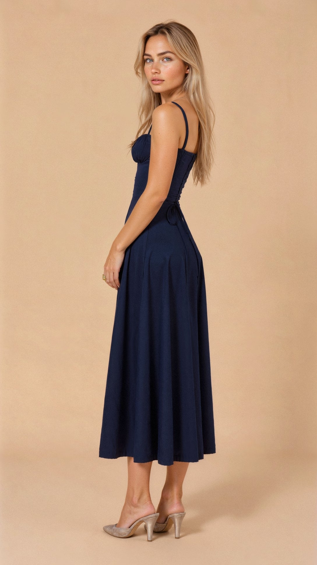 JOSMAA I ELEGANTES KLEID MIT SCHLITZ